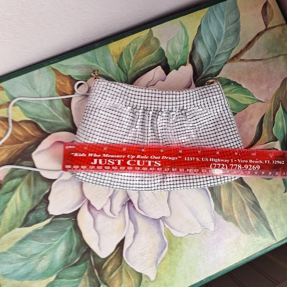 Chic  Vintage White Metal Mesh Pattern Purse - Picture 11 of 16
